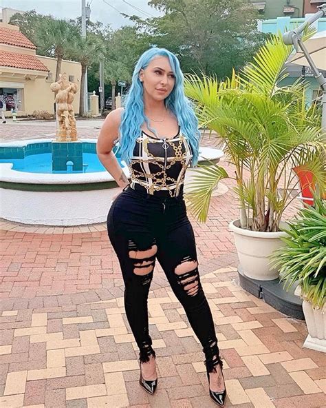 Nina Kayy (@ninatriesagain) • Instagram photos and videos.